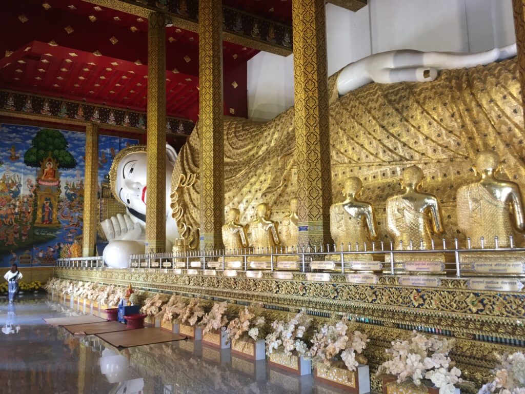 Wat Ban Den (Mae Taeng), Buda recostado 