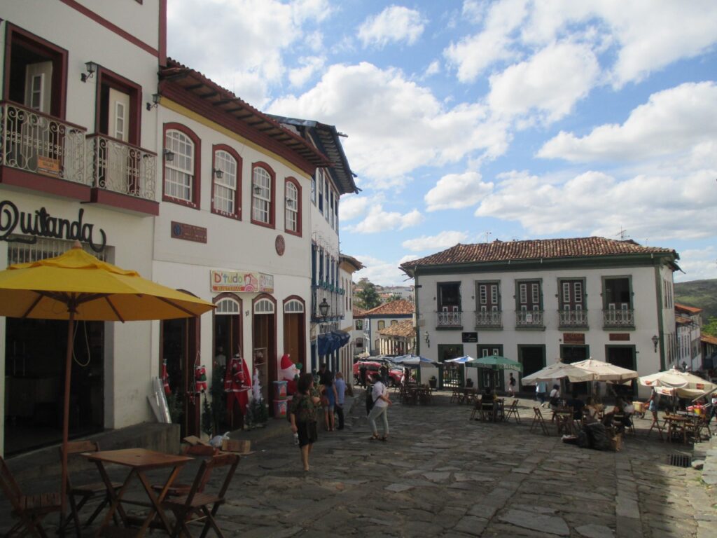 Praça, em Sabará, MG