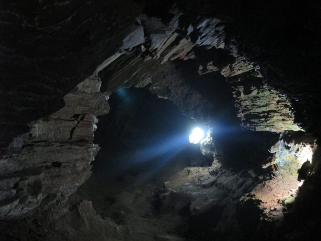 Interior de uma mina de ouro em Ouro Preto, MG - sim, dá medo!
