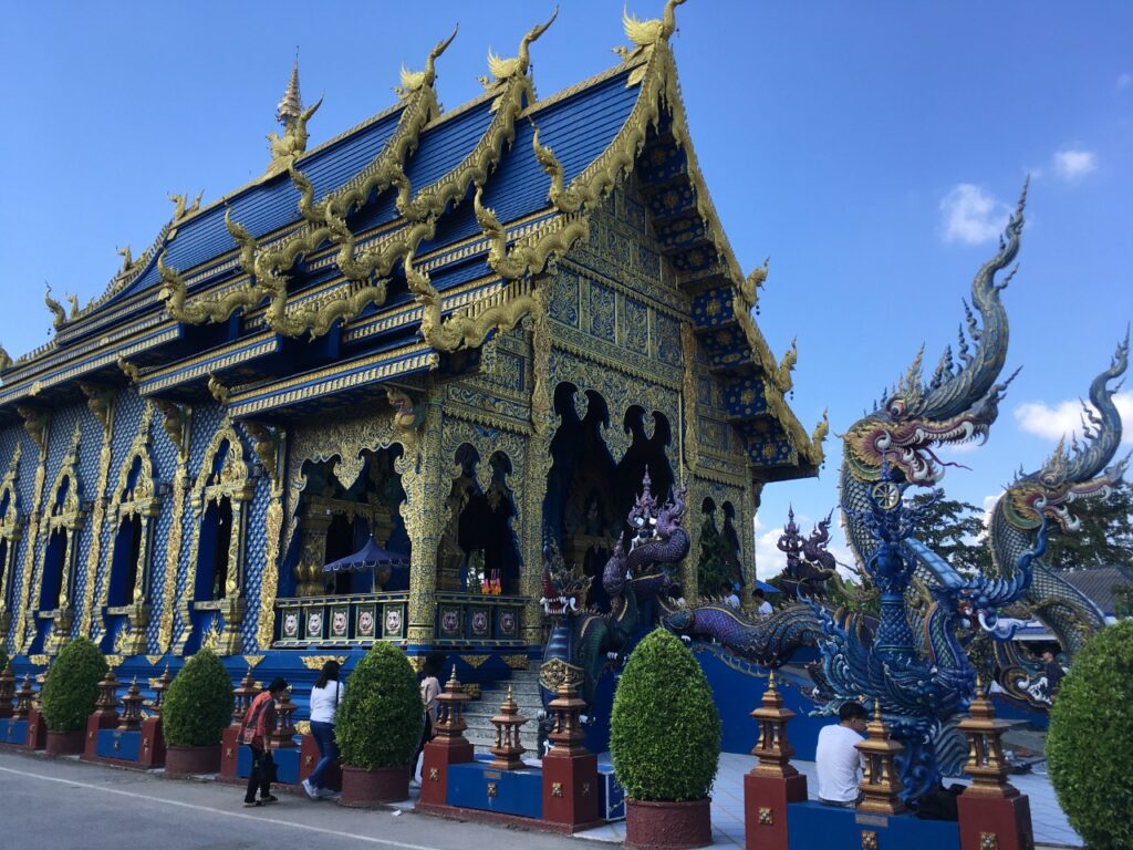 Wat Rong Suea Ten ou "Templo Azul"