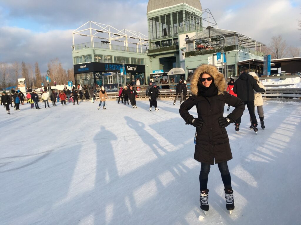 Pista natural de patinação no gelo em Montréal, QC (o lago estava congelado)