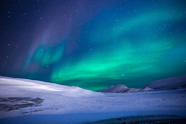 Aurora boreal no inverno canadense