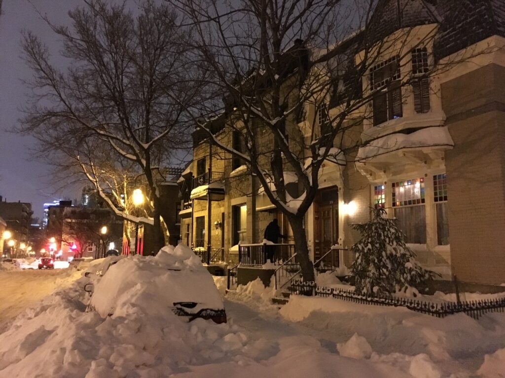 Ruas de Montréal, QC, no inverno 