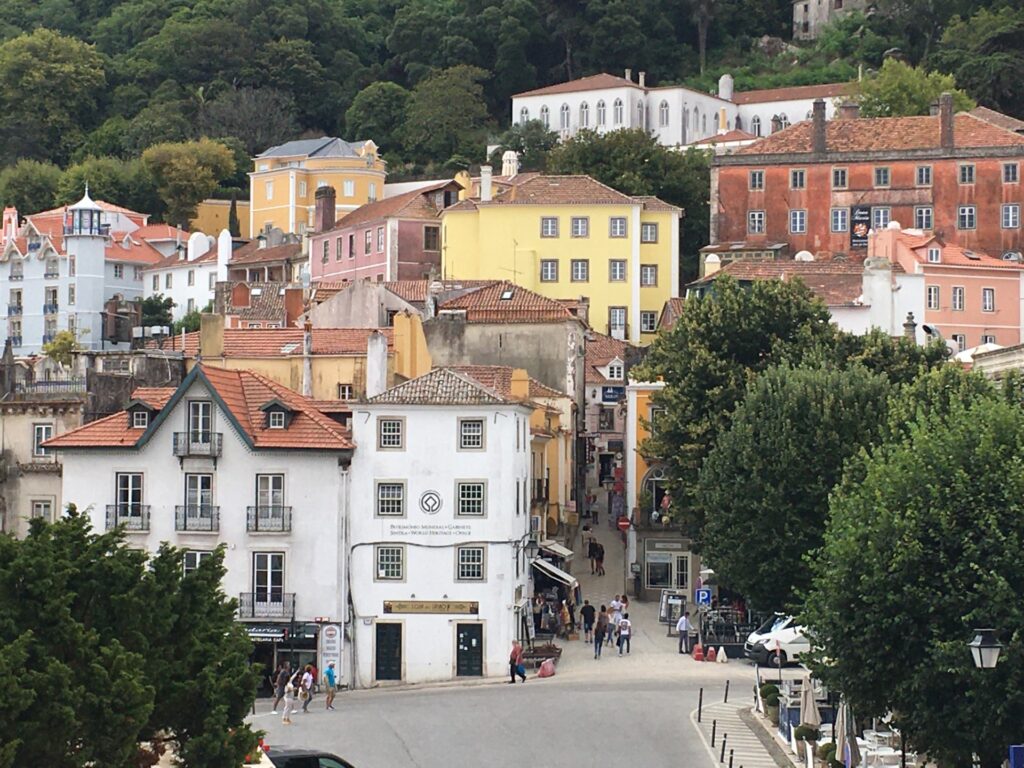 Vista do centro histórico de Sintra a partir dos Jardins do Palácio Nacional