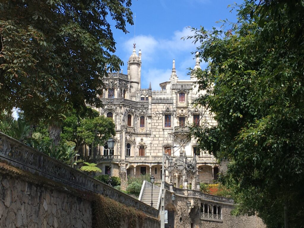 Fachada do Palácio da Quinta da Regaleira, Sintra: divino! 