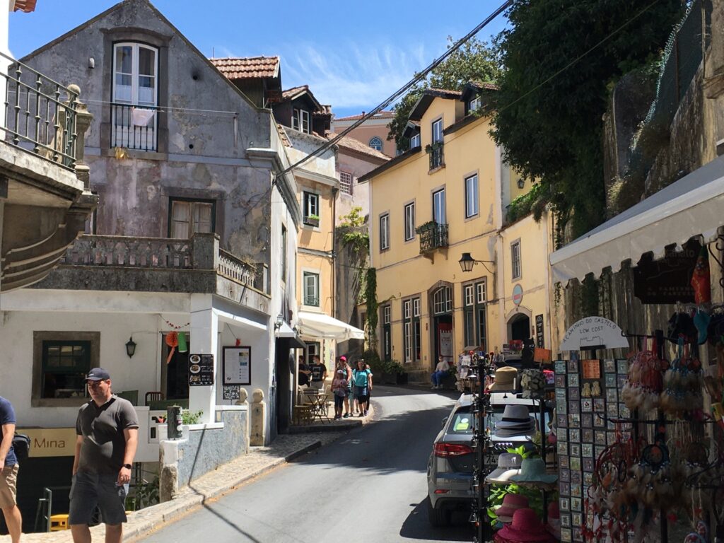 Lojinhas espalhadas pela cidade velha de Sintra: uma perdição