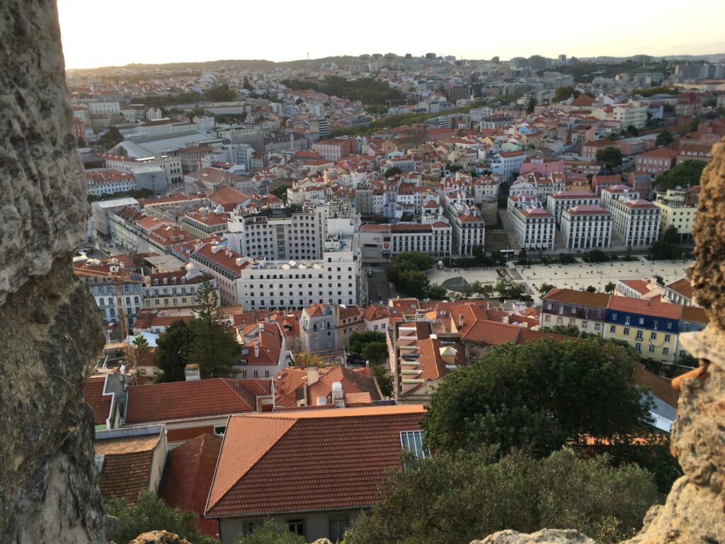 O que se vê abaixo é a Praça Martim Moniz, Lisboa