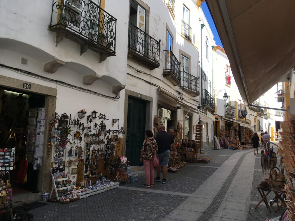 Ruas de Évora: artesanato, tendas e muitas opções de compras!