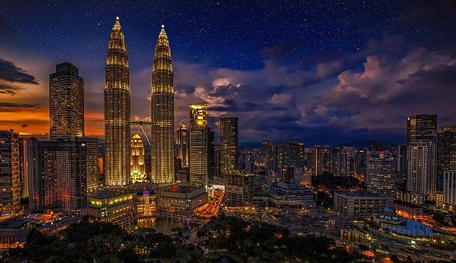 Torres gêmeas, Kuala Lumpur, Malásia: vista noturna.