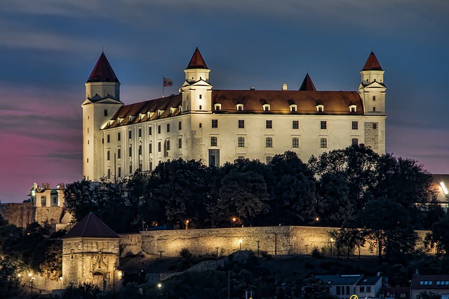 O Castelo de Bratislava à noite: muito lindo! 