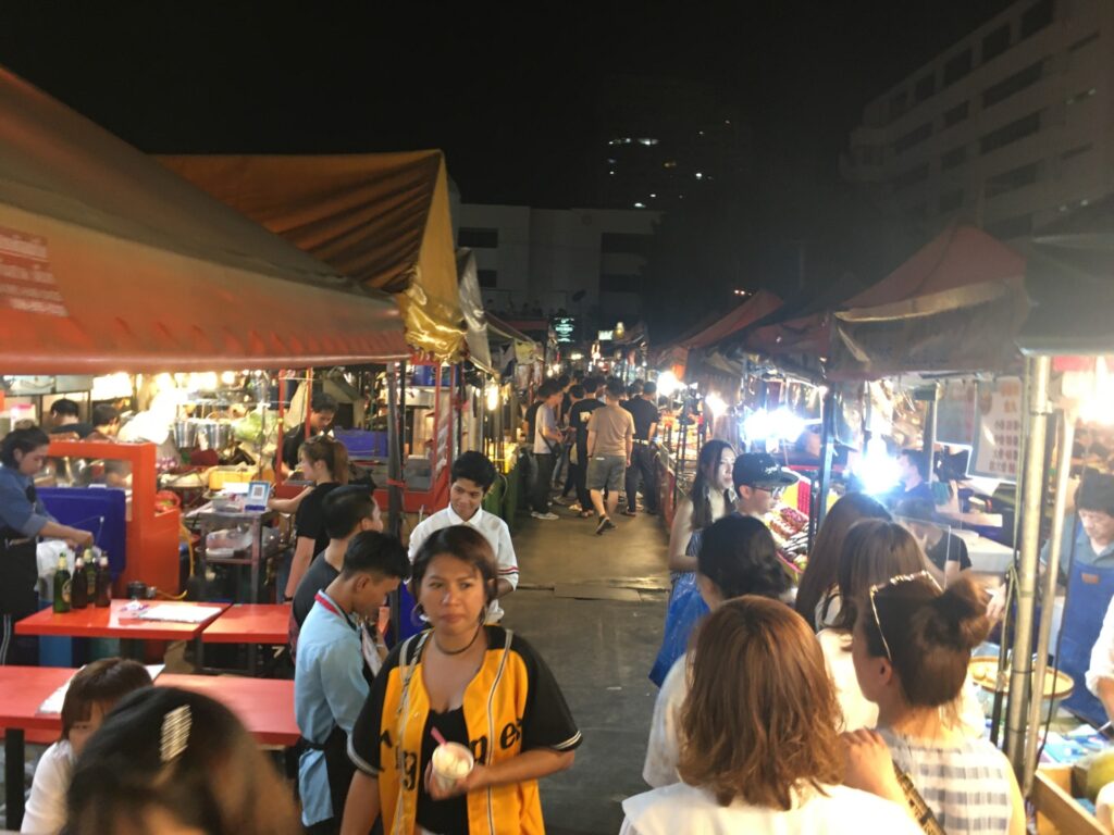 Mercados Noturnos de Bangkok, passeio obrigatório! 