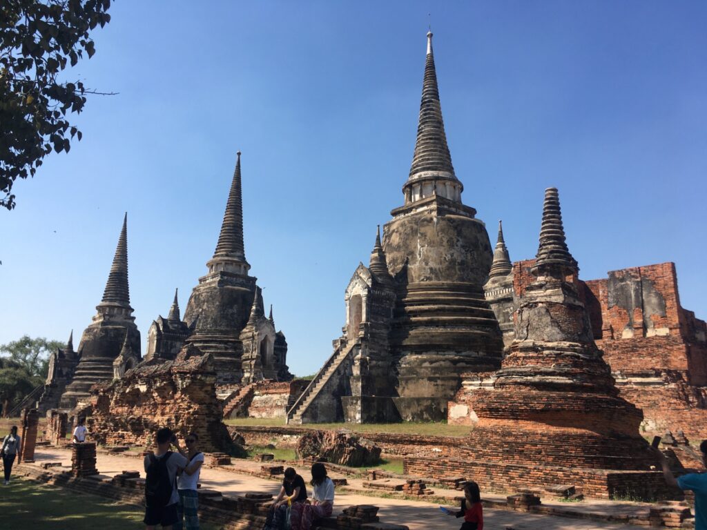 As famosas torres do Wat Phra Si Sanphet, Ayatthuya são divinas!