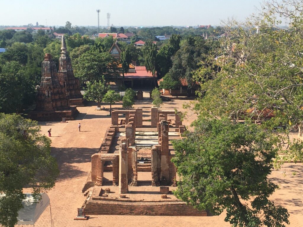 Vista do Wat Phu Khao, de cima da pirâmide branca: lindo!!